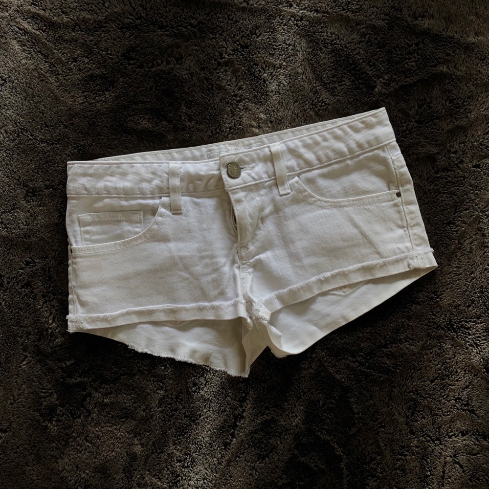 ❌SOLD❌Guess Jean Shorts - Picture 2 of 5